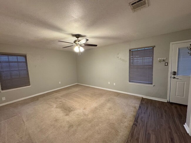 Building Photo - 257 Brettwood Dr