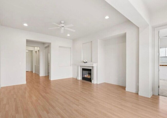 Building Photo - 6060 Cielo Cir