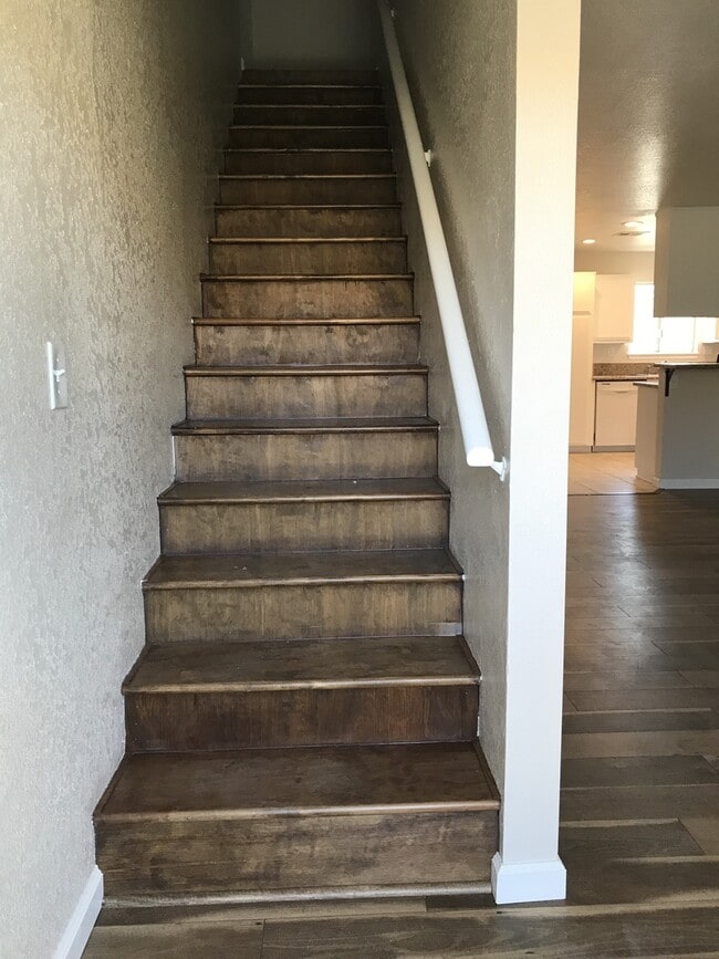 Building Photo - 16421 Apple Valley Rd