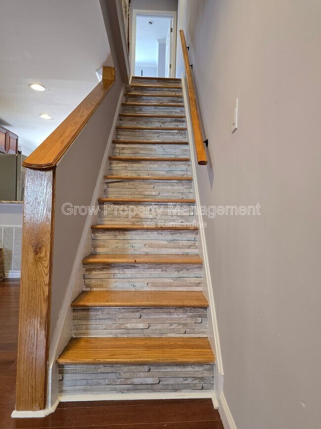 Building Photo - 1649 S Bailey St