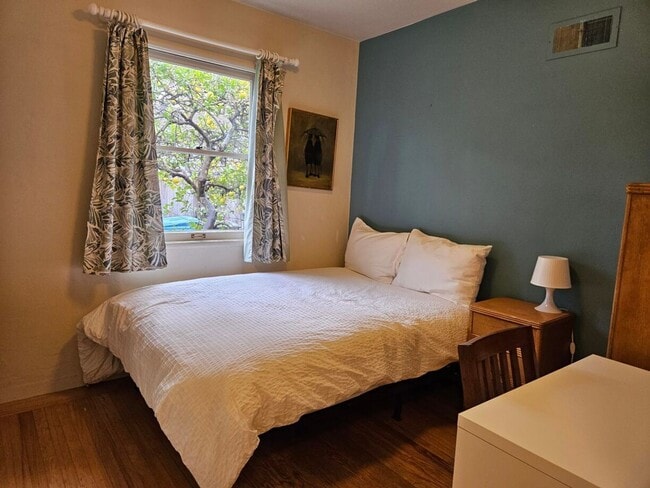 Building Photo - Charming 3 Bedroom Home in Southgate Neigh...