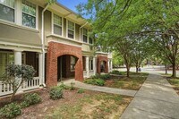Building Photo - Uptown Charlotte Townhome with Dual Primary Suites