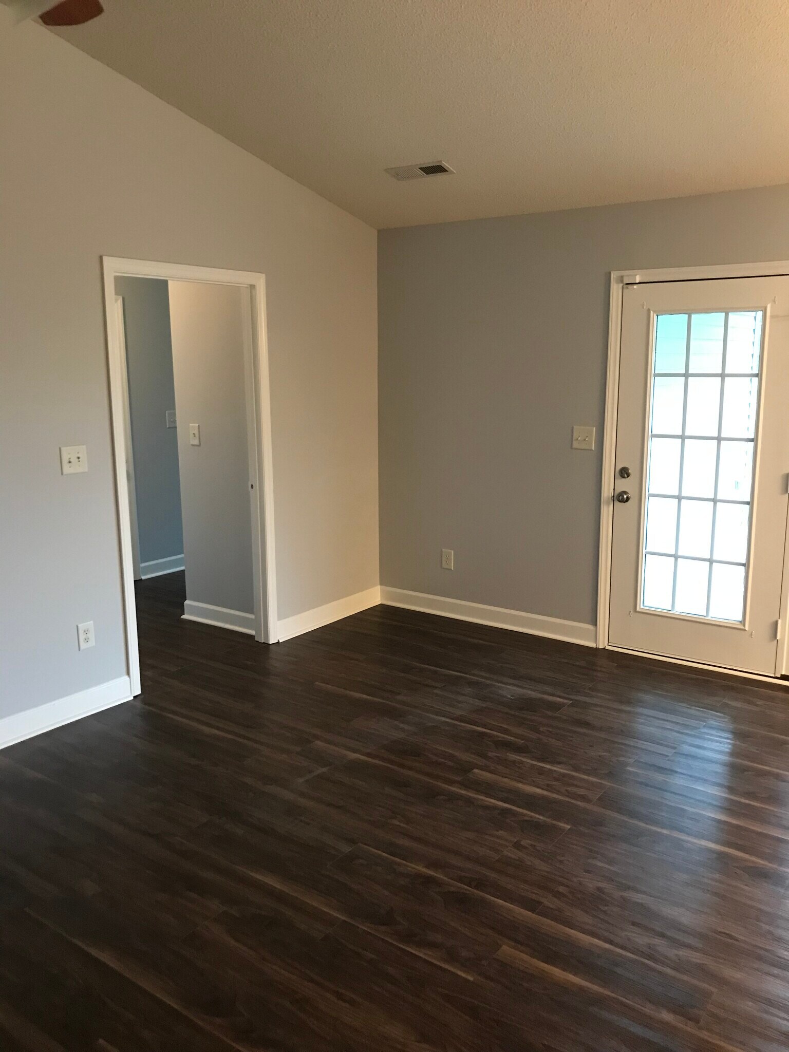 Building Photo - 1950 Hawkcrest Ct