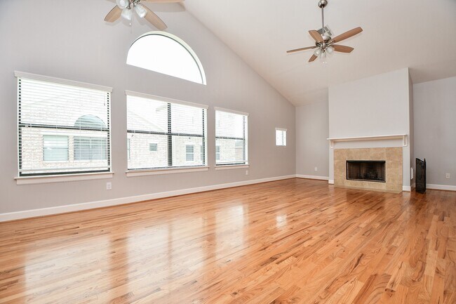 Building Photo - 3715 Main Plaza Dr