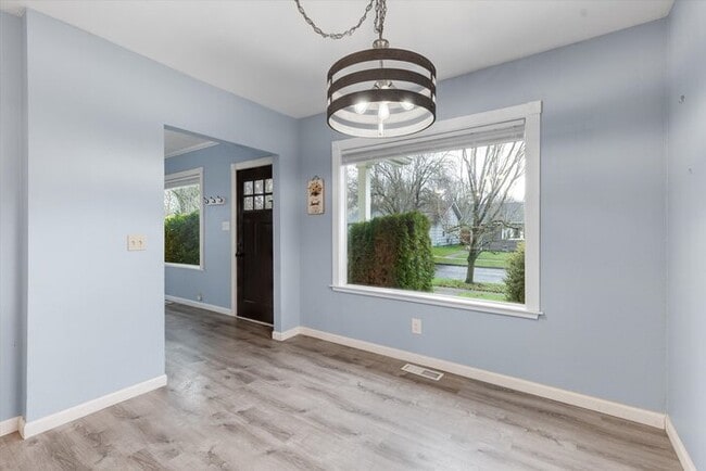 Building Photo - 657 22nd Ave