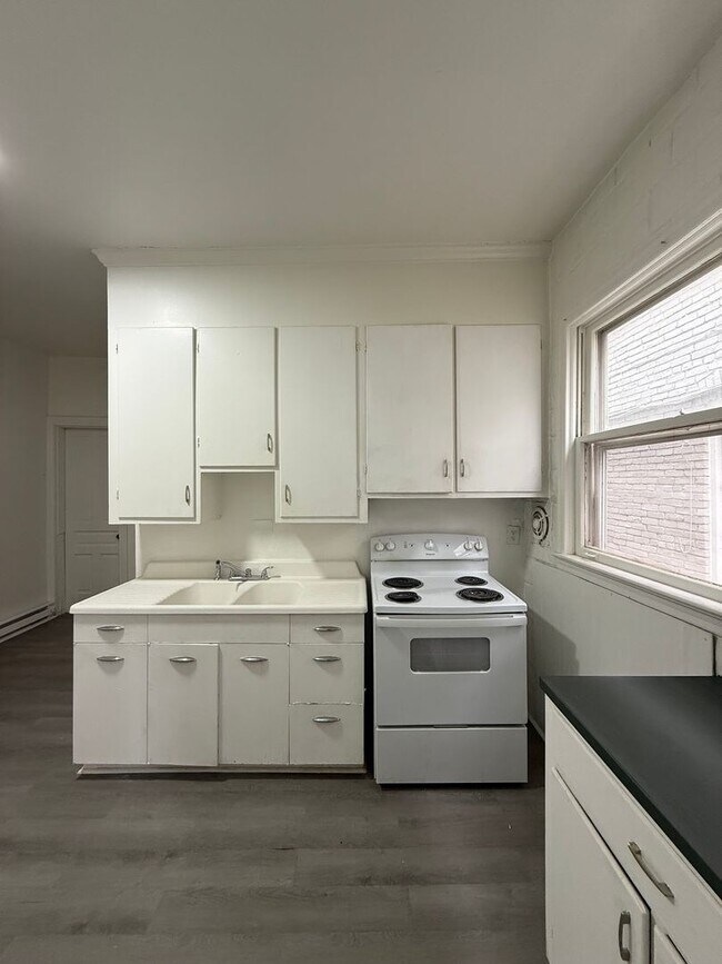 Building Photo - 269 W Cottage Pl