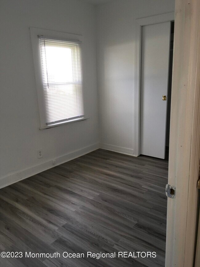 Building Photo - 237 Seabreeze Ave