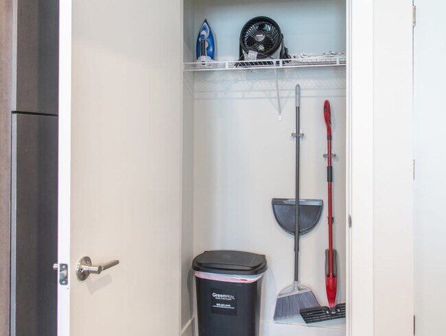 Building Photo - 228 Pike St