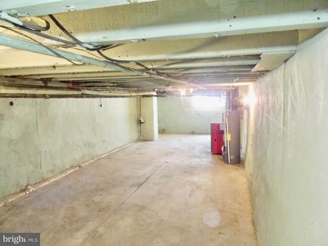 Building Photo - 405 W Ruscomb St