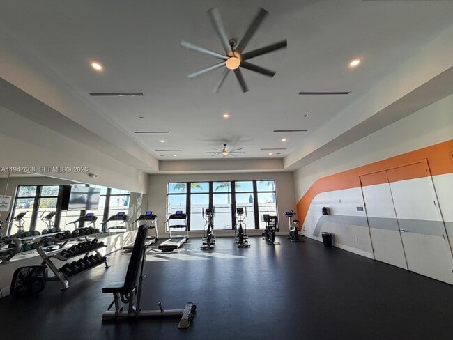 Building Photo - 909 NE 211th St