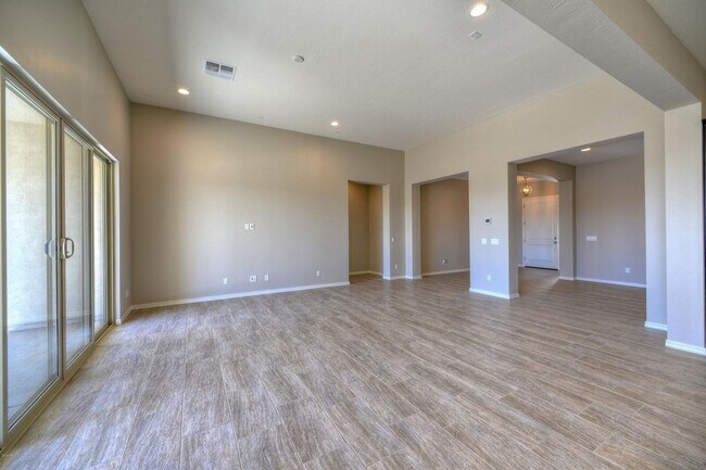 Building Photo - Gorgeous Single Level 4 bed 3 bath 3 car garage home at the Meadows community in Peoria