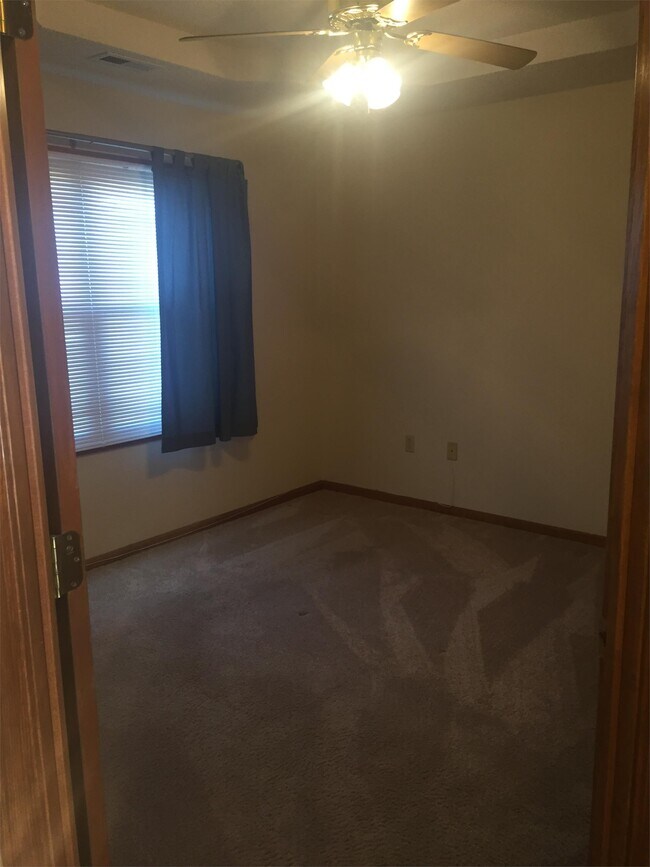 Building Photo - 3924 Overland Dr