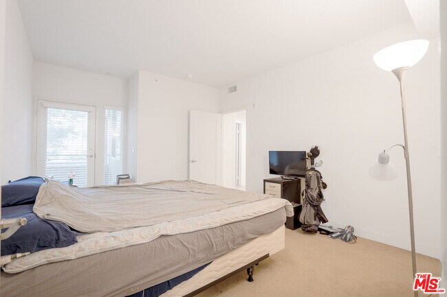 Building Photo - 436 S Virgil Ave