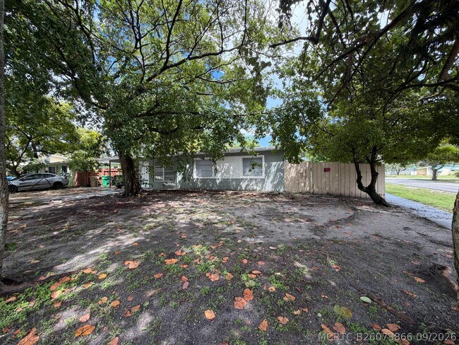 Building Photo - 3820 SW 61st Ave