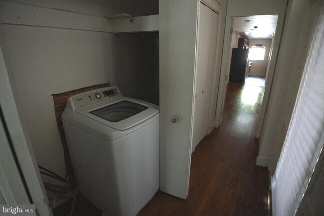 Building Photo - 804 Cathedral St