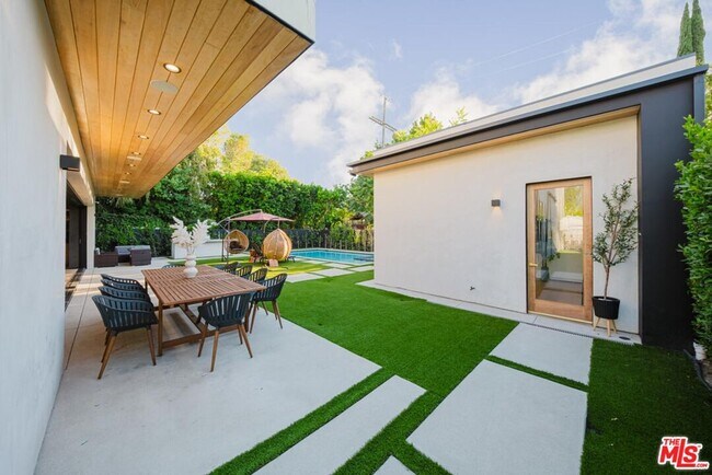 Building Photo - 5141 Varna Ave