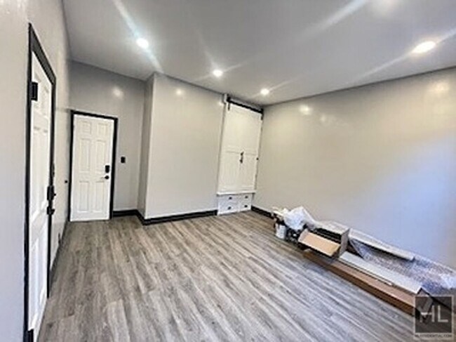 Building Photo - 370 Miller Ave