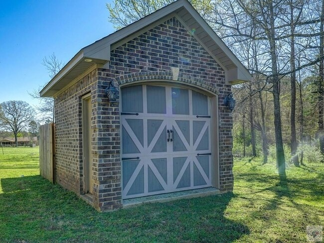 Building Photo - 181 Red Springs Rd