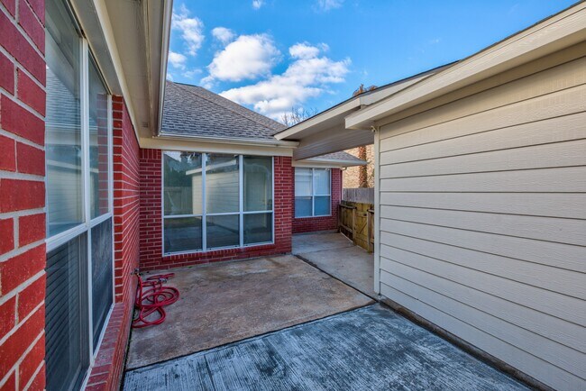 Building Photo - 6227 Clear Canyon Dr