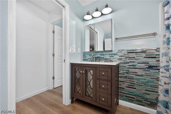 Building Photo - 3864 Royal Palm Dr