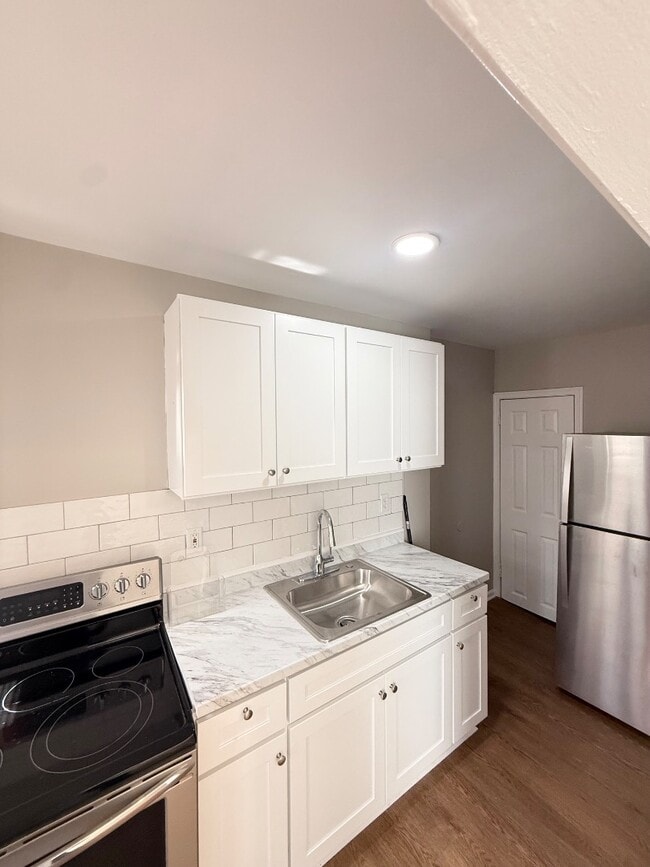 Building Photo - 3427 Ravenwood Ave