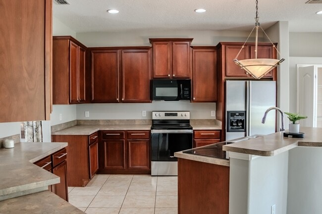 Building Photo - 1557 Amaryllis Cir