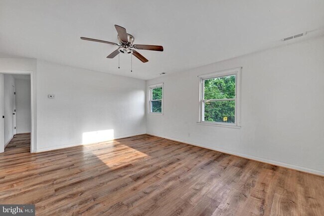 Building Photo - 811 Seagrove Rd