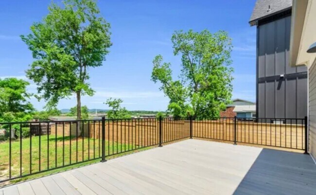 Building Photo - Gorgeous 3/2 Located 1 Block From Downtown Greenville!