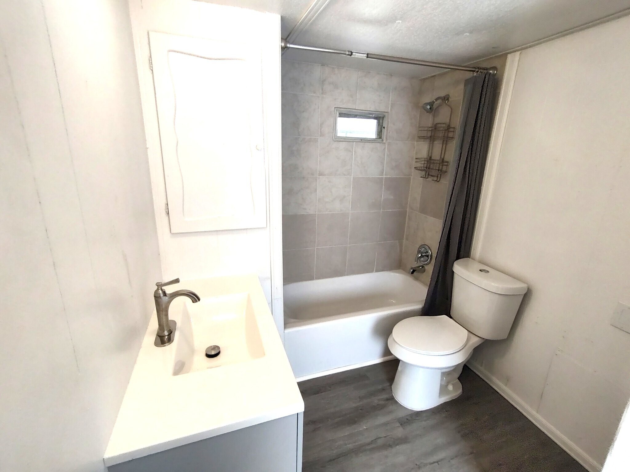 Building Photo - 900 9th Ave E