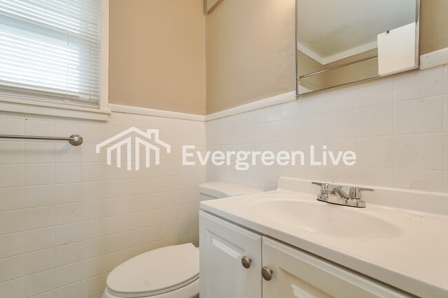 Building Photo - 1147 Weston St