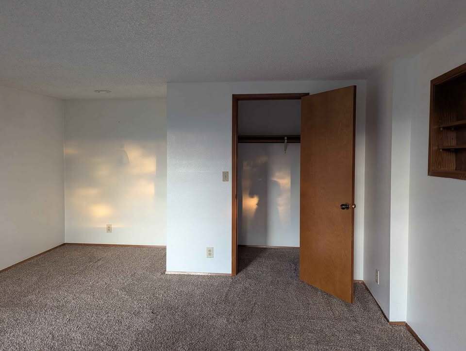 Building Photo - 2219 11th Ave W