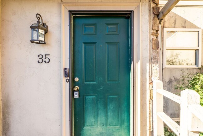 Building Photo - Maumelle Townhouse