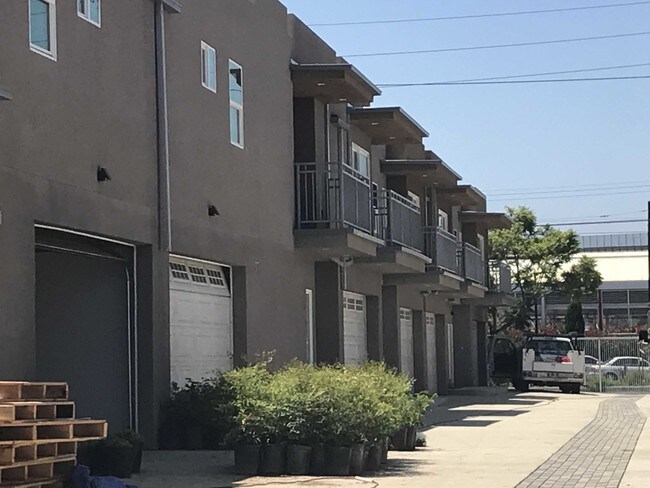 Building Photo - 11418 S Inglewood Ave
