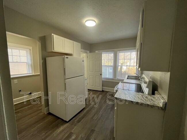 Building Photo - 4926 E New York St