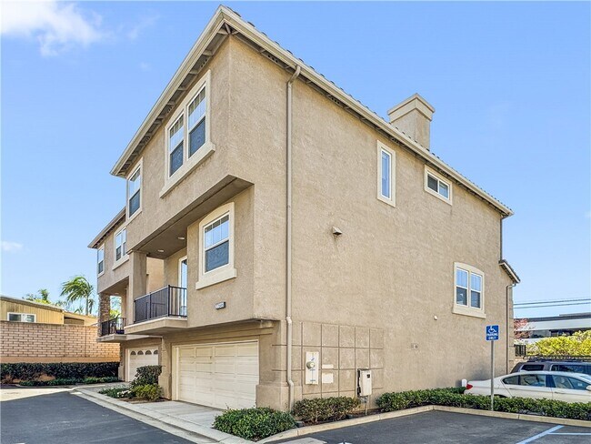 Building Photo - 20546 Earl St