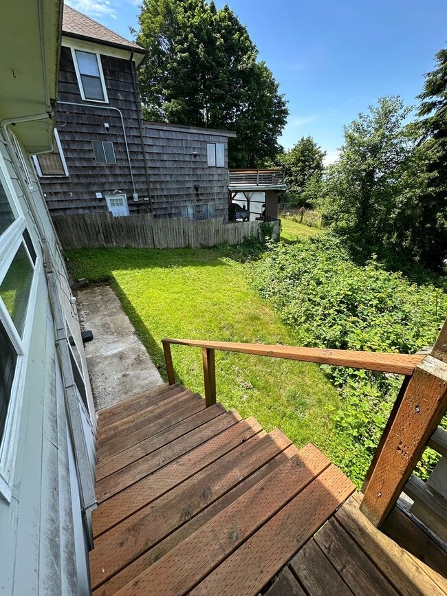 Building Photo - COMING SOON! - 3 Bed 1 Bath Home
