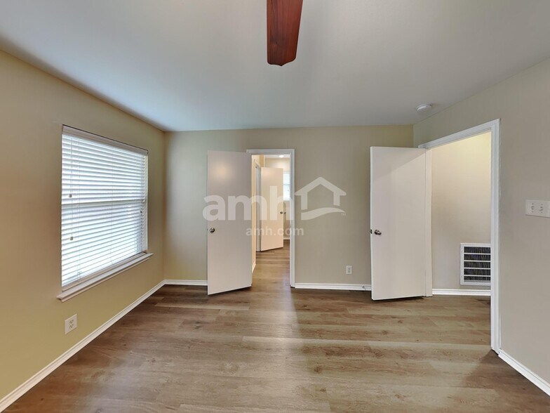 Building Photo - 15243 Kamary Ln