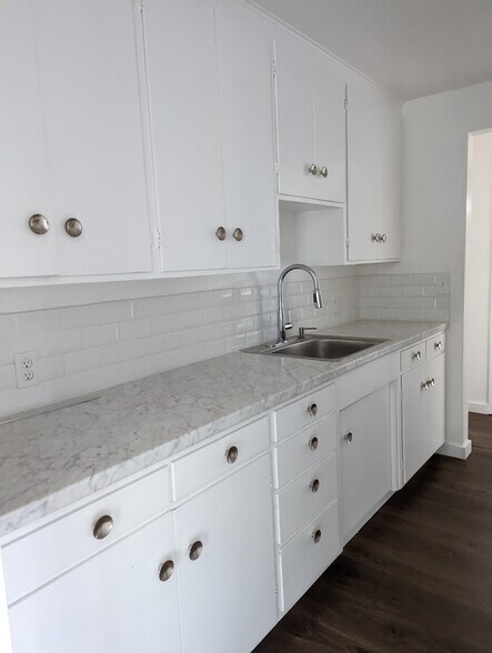 Primary Photo - 5606 -5612 111th St SW