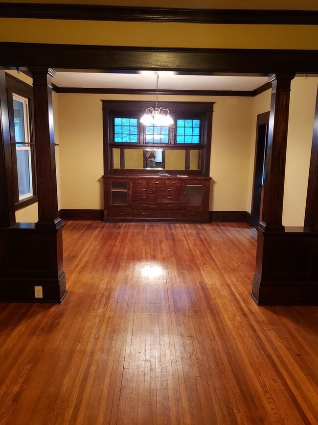 Building Photo - Beautiful 3 bedroom