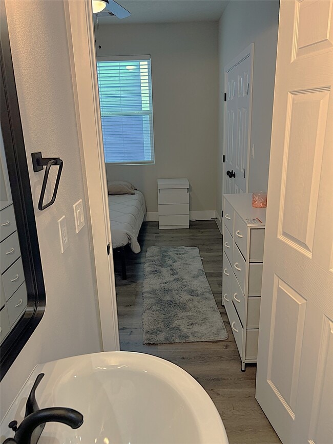 Building Photo - 19106 Sears Dr