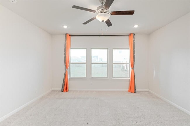 Building Photo - 204 Greenway Dr