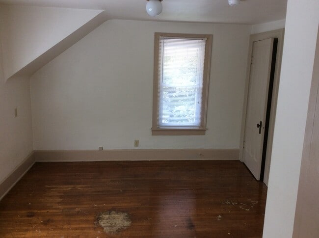 Upstairs Bedroom A - 11 Pratt St