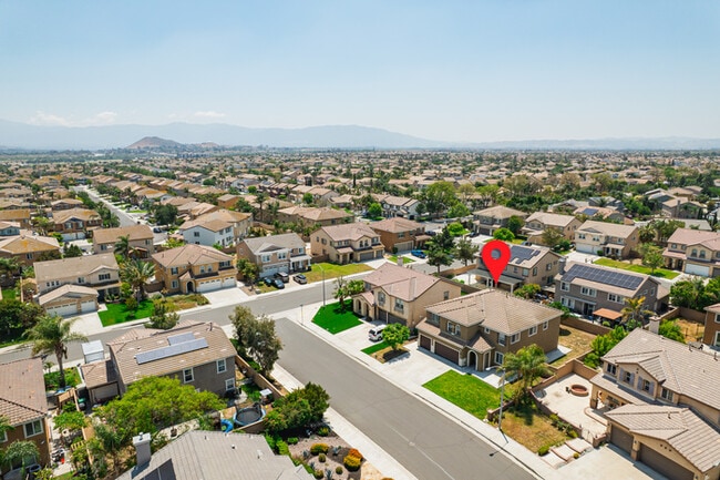 Building Photo - Ideal for Large Families – 6BR/4BA Eastval...