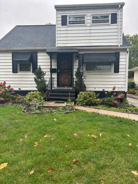 Primary Photo - 15914 Bryce Ave