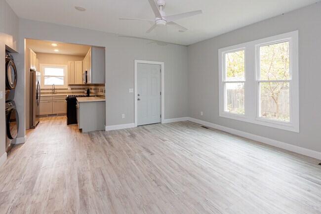 Building Photo - 805 E Olive St