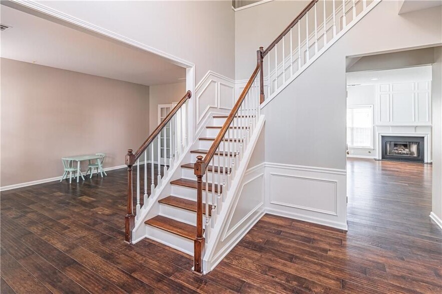 Building Photo - 230 Albrighton Ct