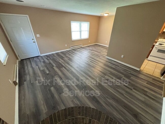 Building Photo - 1080 Azel Ave