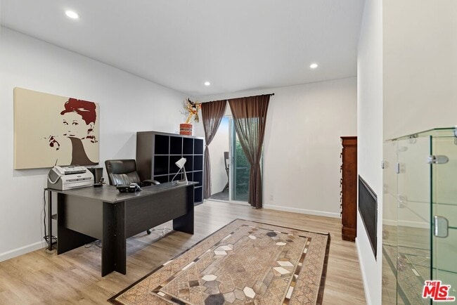 Building Photo - 10915 Ayres Ave