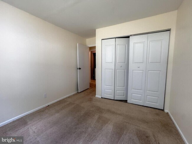 Building Photo - 38 Hopewell Ln