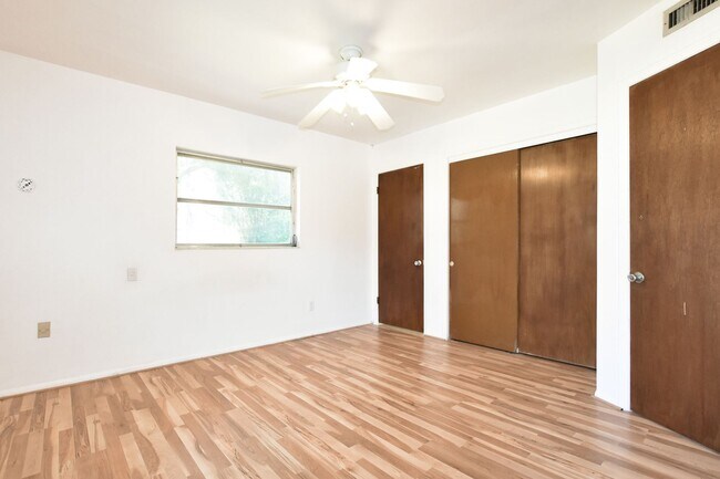 Building Photo - 3530 NW 34th Pl